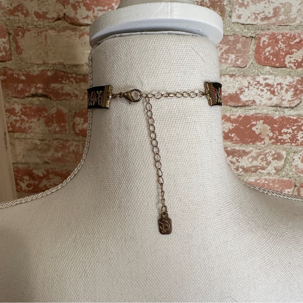 Floral Design Embroidered Choker. - Picture 2 of 4